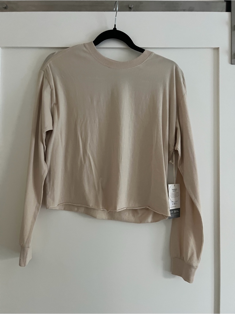 Vuori Beige Long-Sleeve Crop Crewneck Top